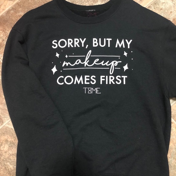 Makeup Pullover - Picture 3 of 3